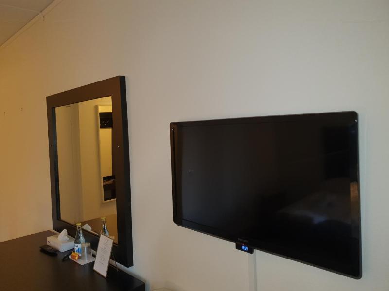Family Room (2 Adults + 2 Children) image 4