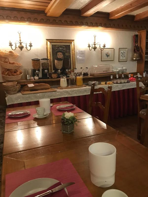 Petit Helvetia Budget Hotel - image 12