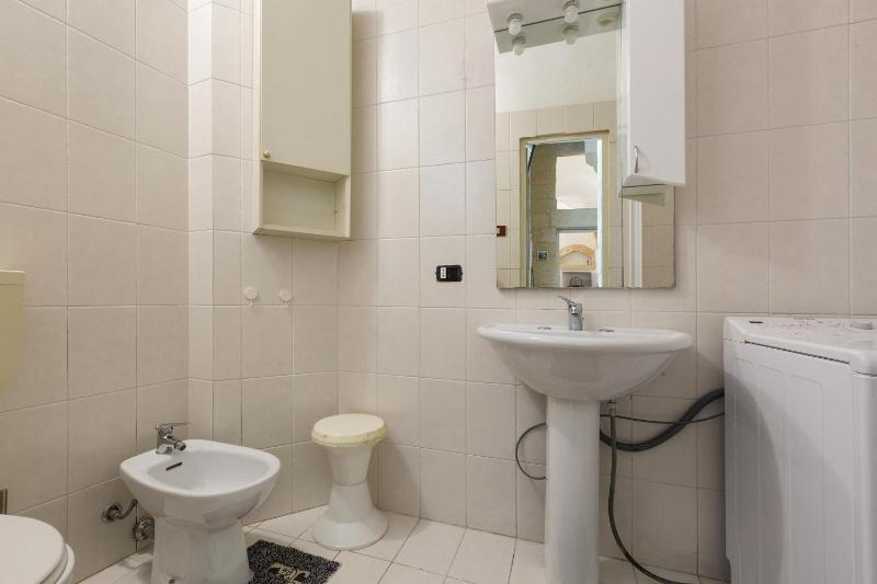 One-Bedroom Apartment image 4