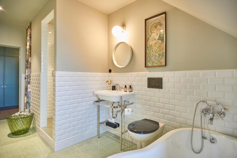 Cora Apartments - image 34