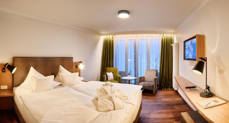 Standard Double Room image 4