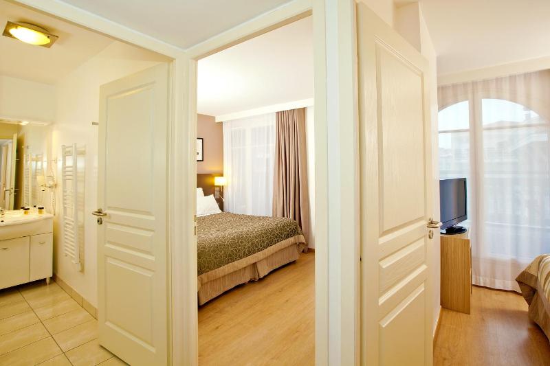 Two-Bedroom Suite (6 persons) image 1