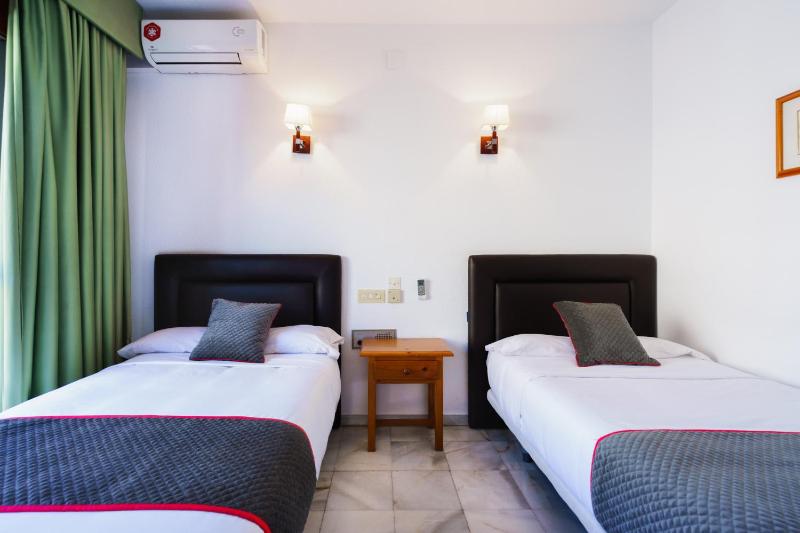 Economy Double Room image 4