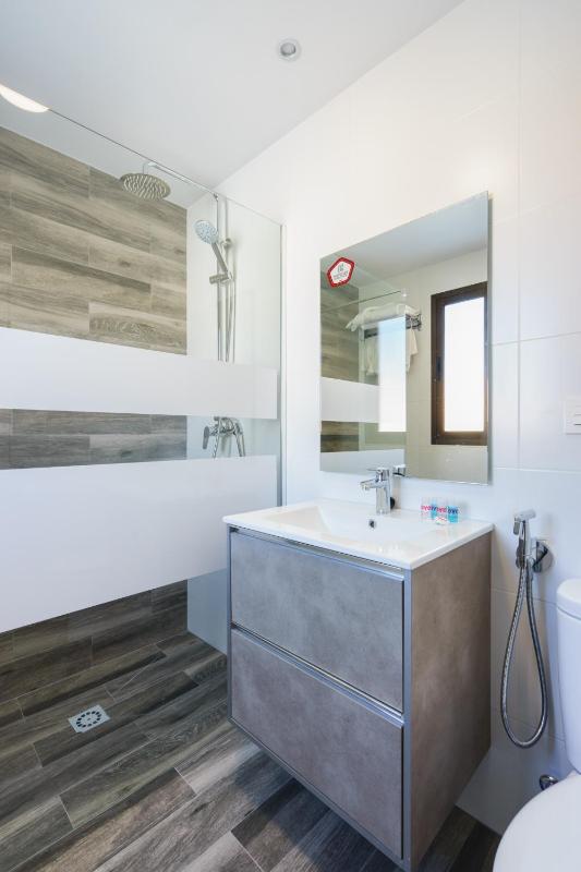 Double Room image 3