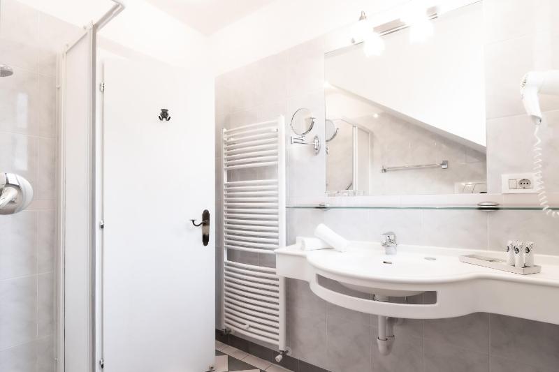 Triple Room image 2