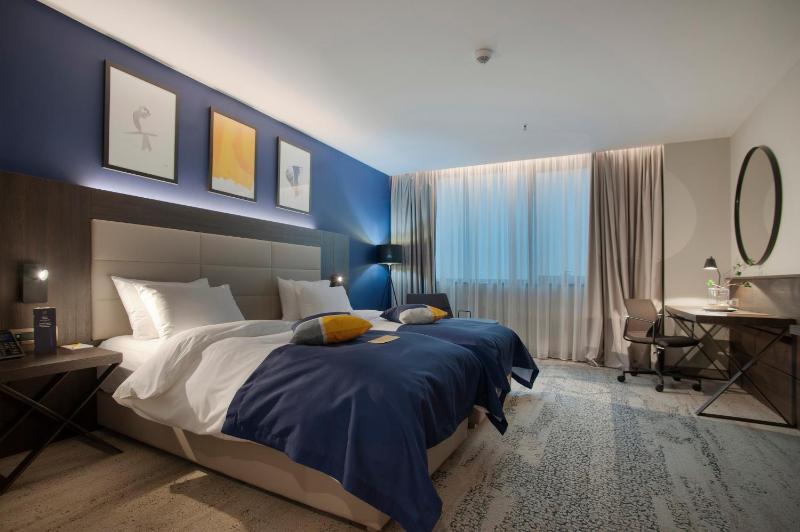 Standard Twin Room image 4