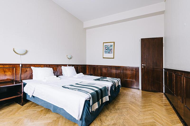 Economy Double Room image 4