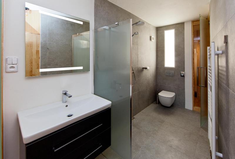 Deluxe Double Room image 2