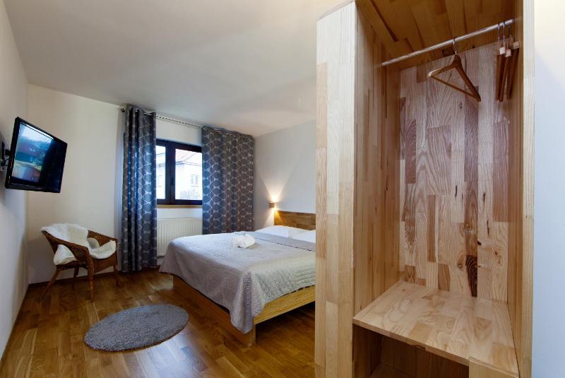 Deluxe Triple Room image 4