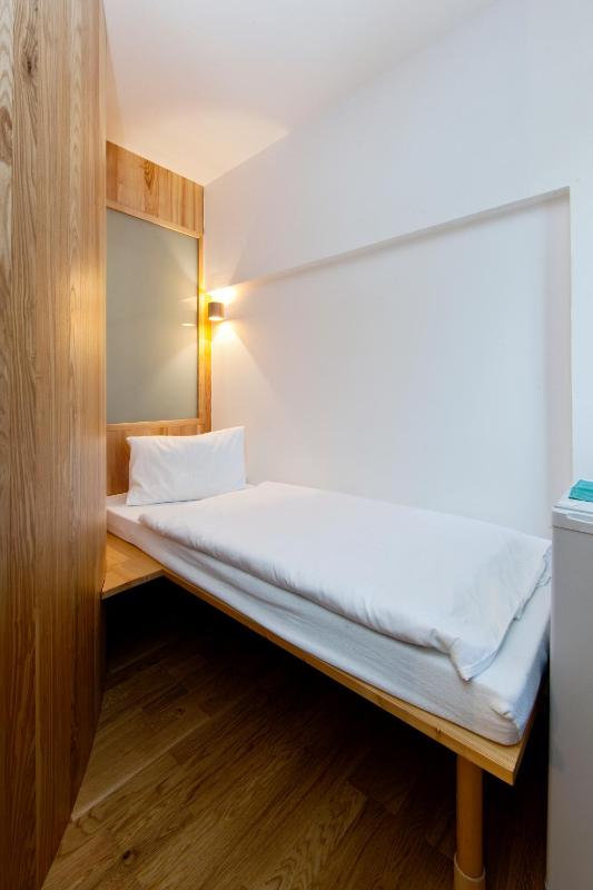 Deluxe Triple Room image 3