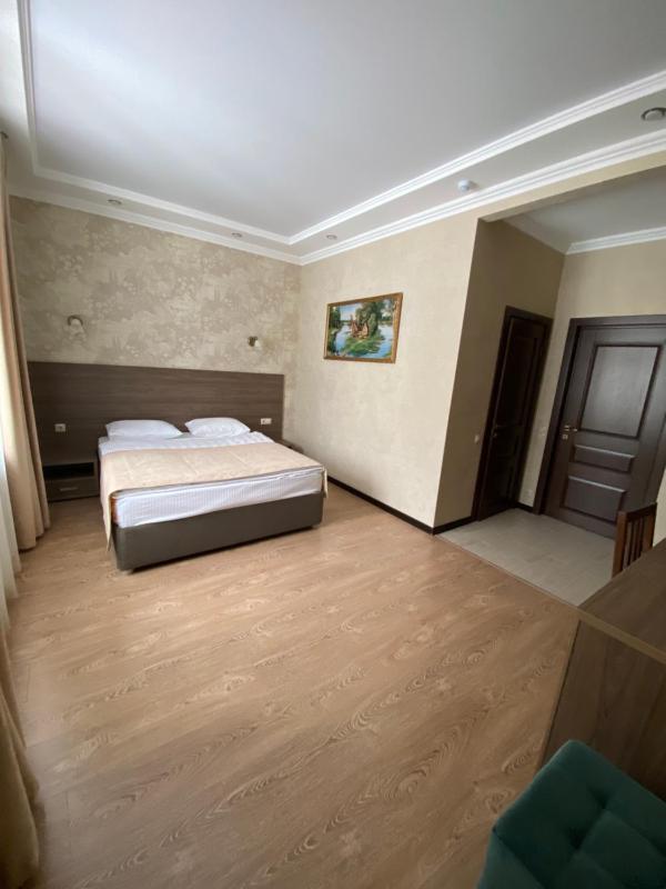 Standard Double Room image 3