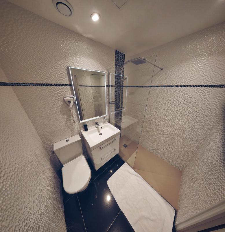 Standard Double Room image 3