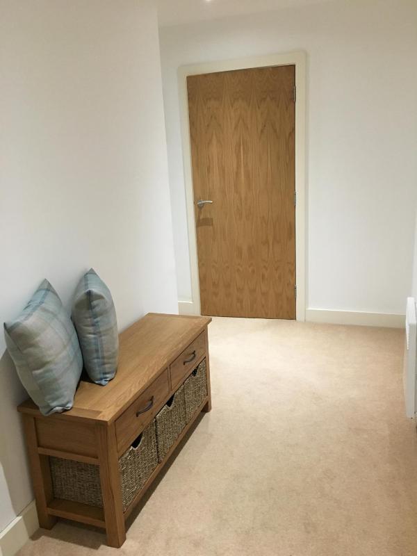 One-Bedroom Apartment image 3