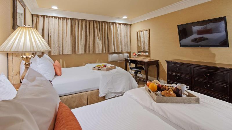 Double Room with 2 Double Beds - Non-Smoking image 4