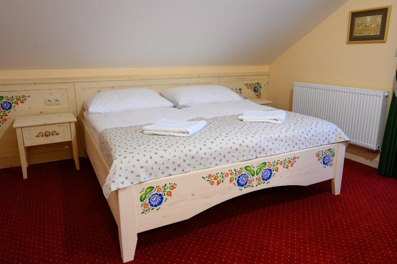 One-Bedroom Apartment image 3