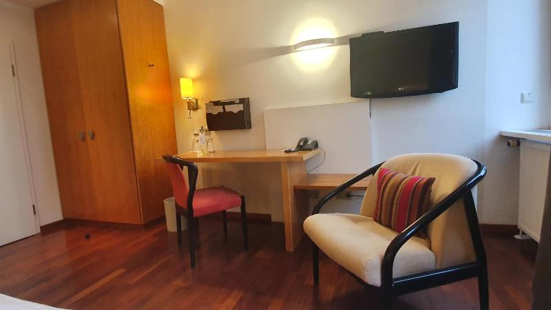Double Room image 2