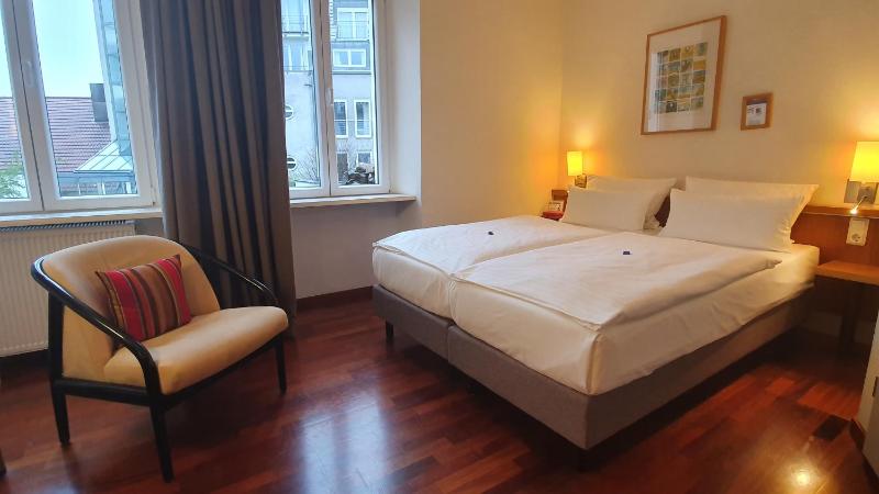 Double Room image 3