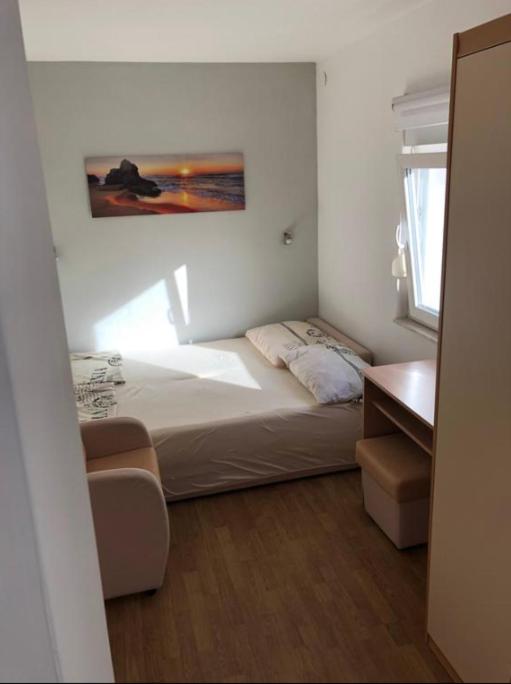 One-Bedroom Apartment image 1