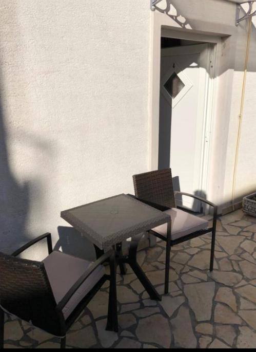 One-Bedroom Apartment image 1