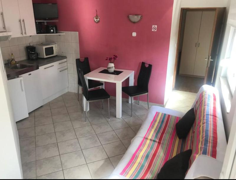 One-Bedroom Apartment image 2