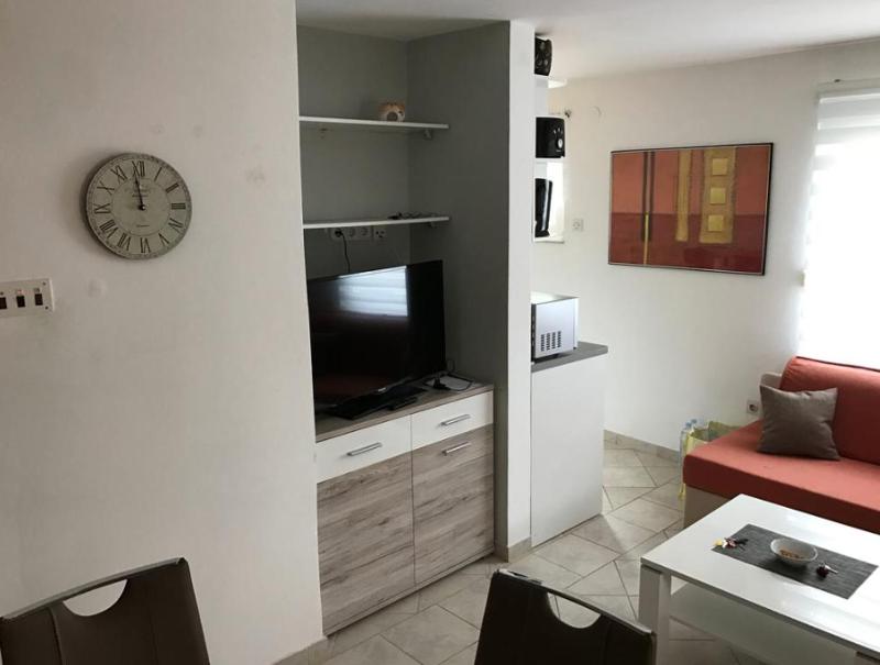 One-Bedroom Apartment image 3