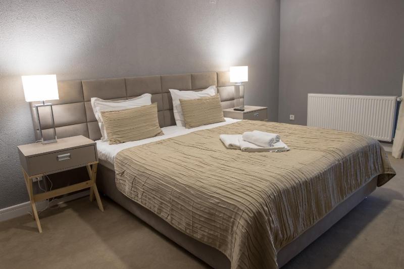 Deluxe Double Room with Balcony image 2