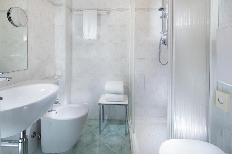 Single Room image 3
