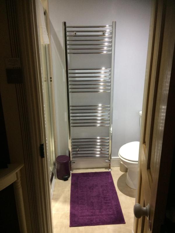 Queen Room image 2