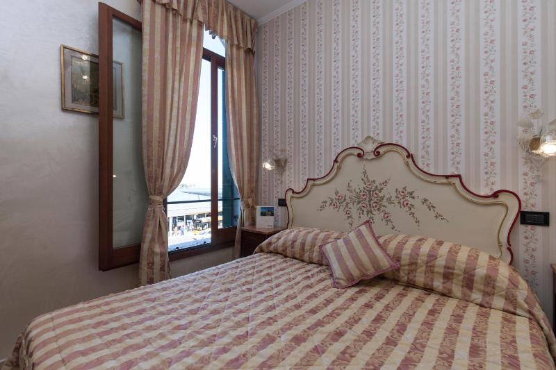 Classic Double Room with San Marco View image 3