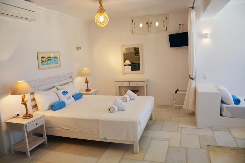 White Blue Houses & Apartments Paros - image 9