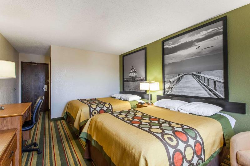 Deluxe Double Room with Two Double Beds - Non-Smoking image 2