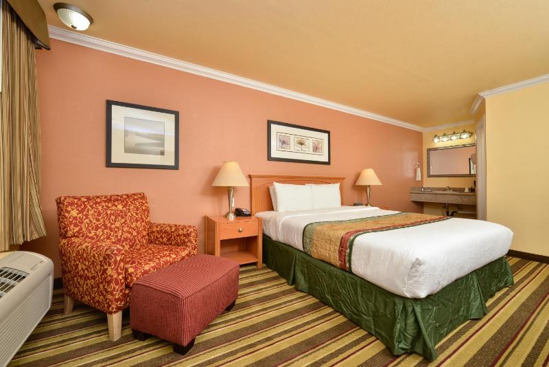 King Room - Non-Smoking image 3