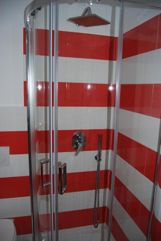 Economy Double Room - Internal View image 2