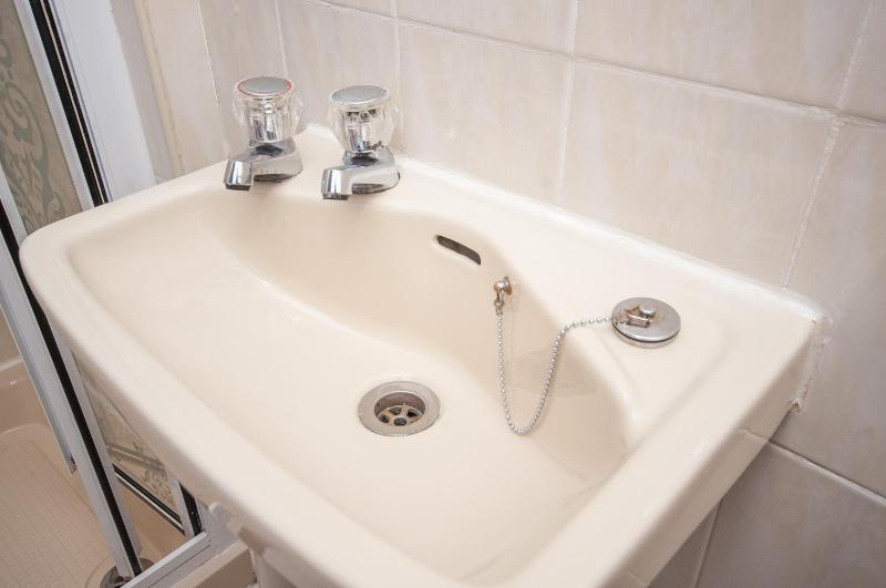 Double Room with Private Bathroom image 2