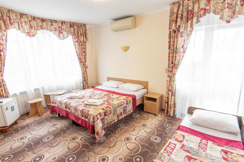Triple Room with Balcony image 1
