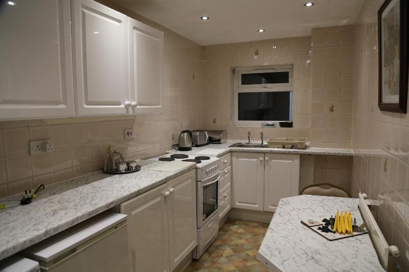 Deluxe One-Bedroom Suite image 4