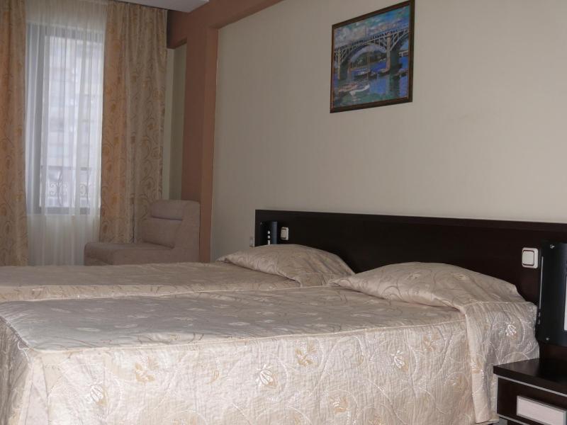 Twin Room image 3