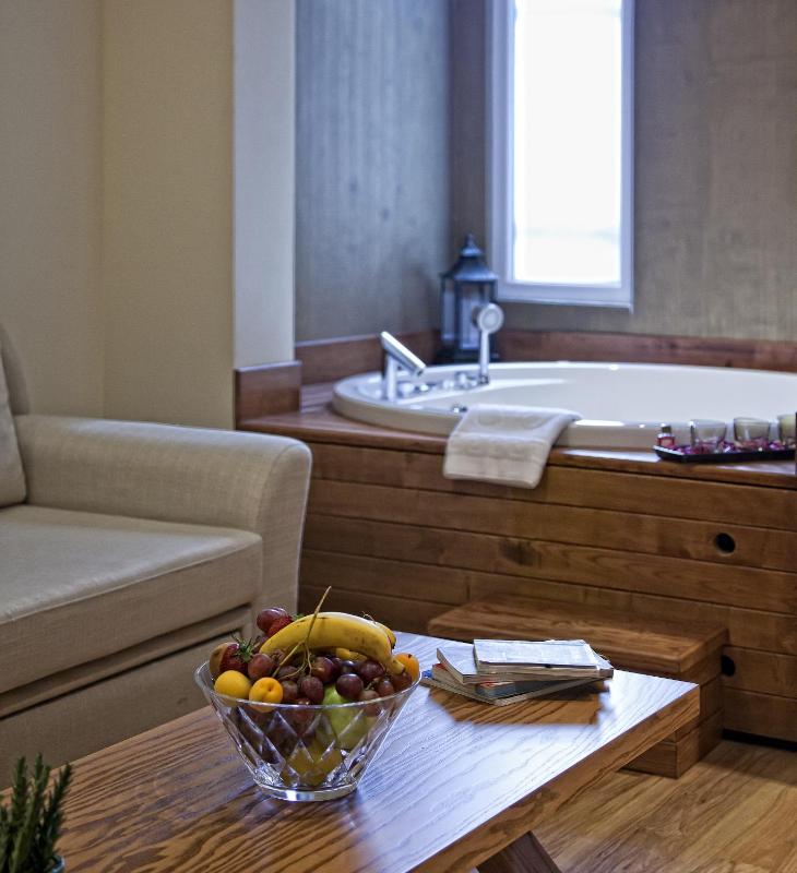 Executive Double Room with Spa Bath image 4