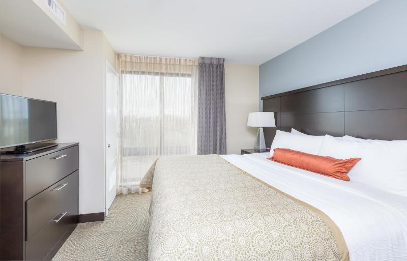 One-Bedroom Suite image 4