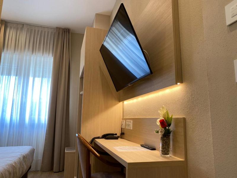 Standard Double Room image 2