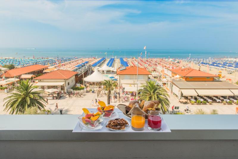 Double or Twin Room with Sea View image 2