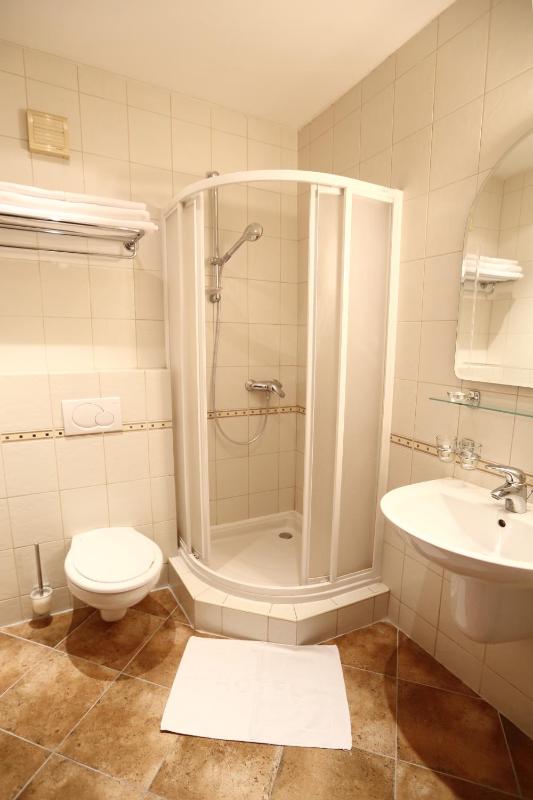 Single Room with Shower image 2