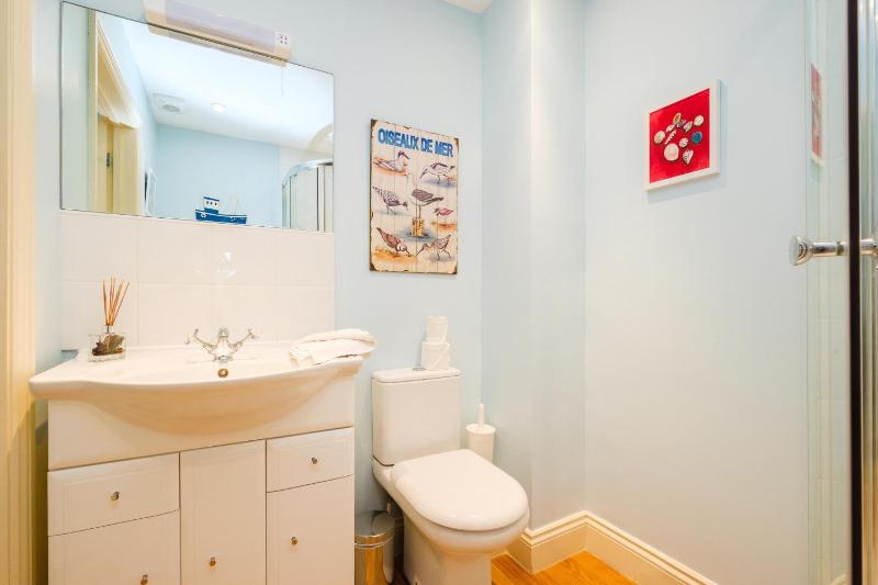 Shell Cottage - image 3