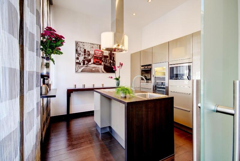 Deluxe Three-Bedroom Apartment 1 - Paulay Ede street 6th district image 2