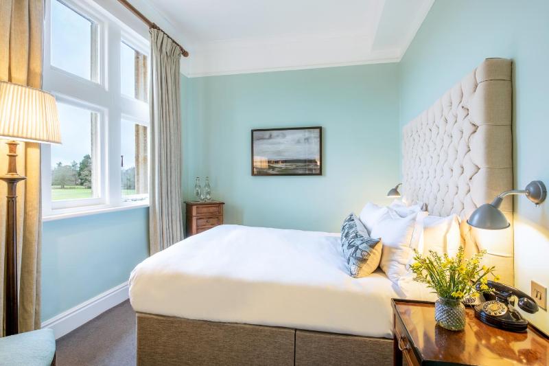Classic Double Room image 3