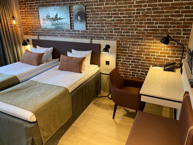 Standard Twin Room with Kitchenette image 4