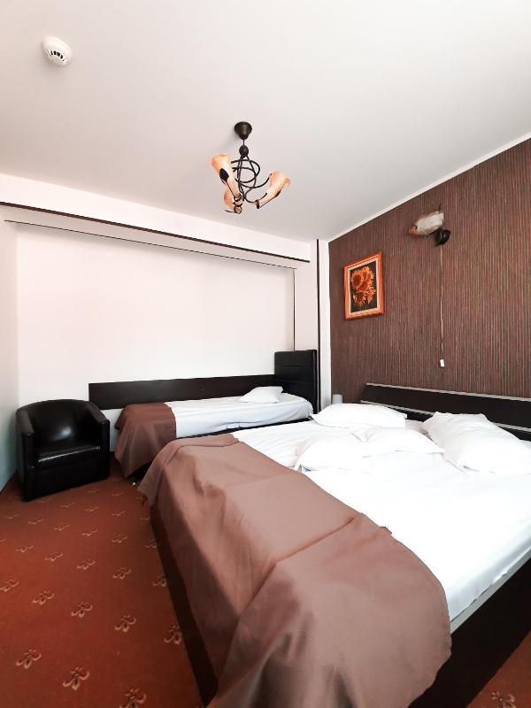 Triple Room with Balcony image 4