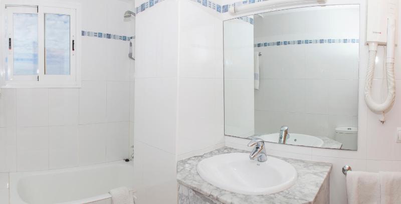 Studio (2 Adults) image 2