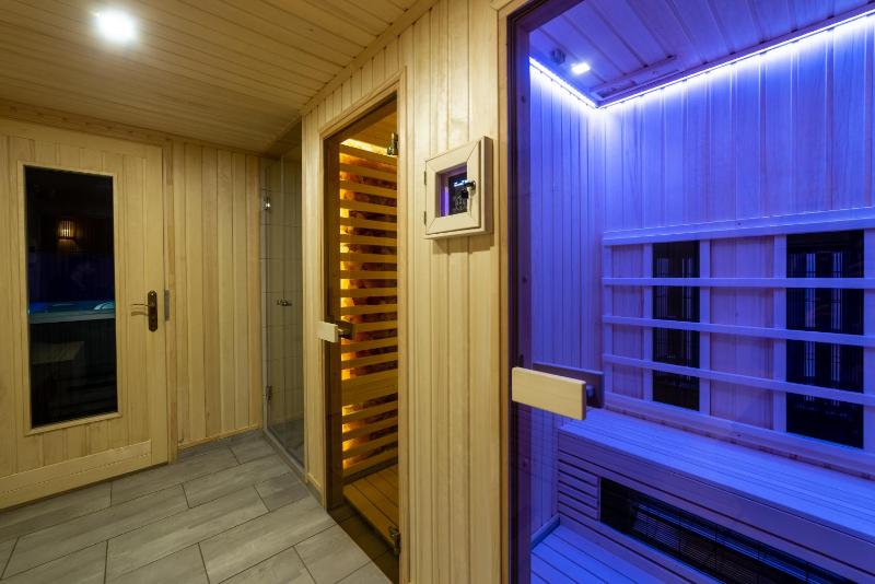 Deluxe Double or Twin Room image 3