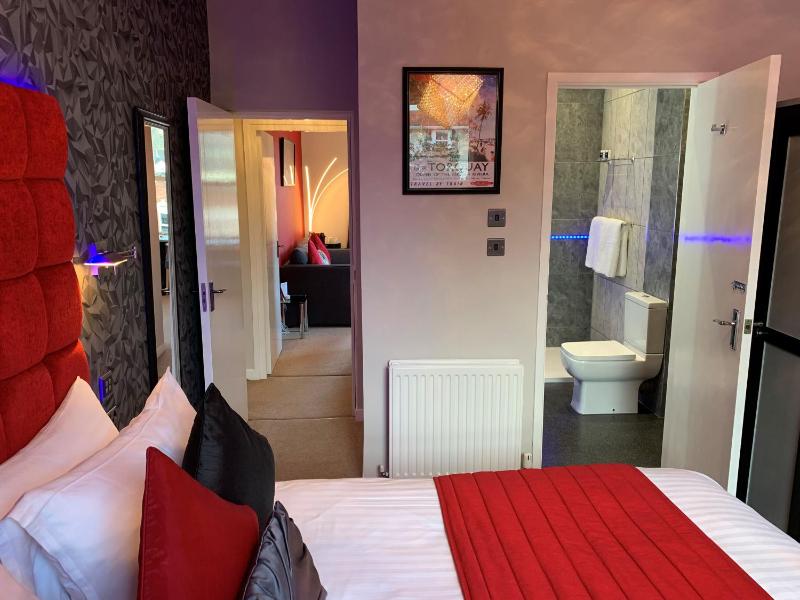 Watcombe Suite image 4